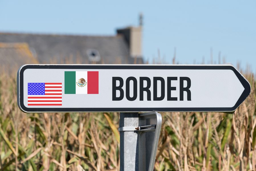 Road sign marking the U.S./Mexico border